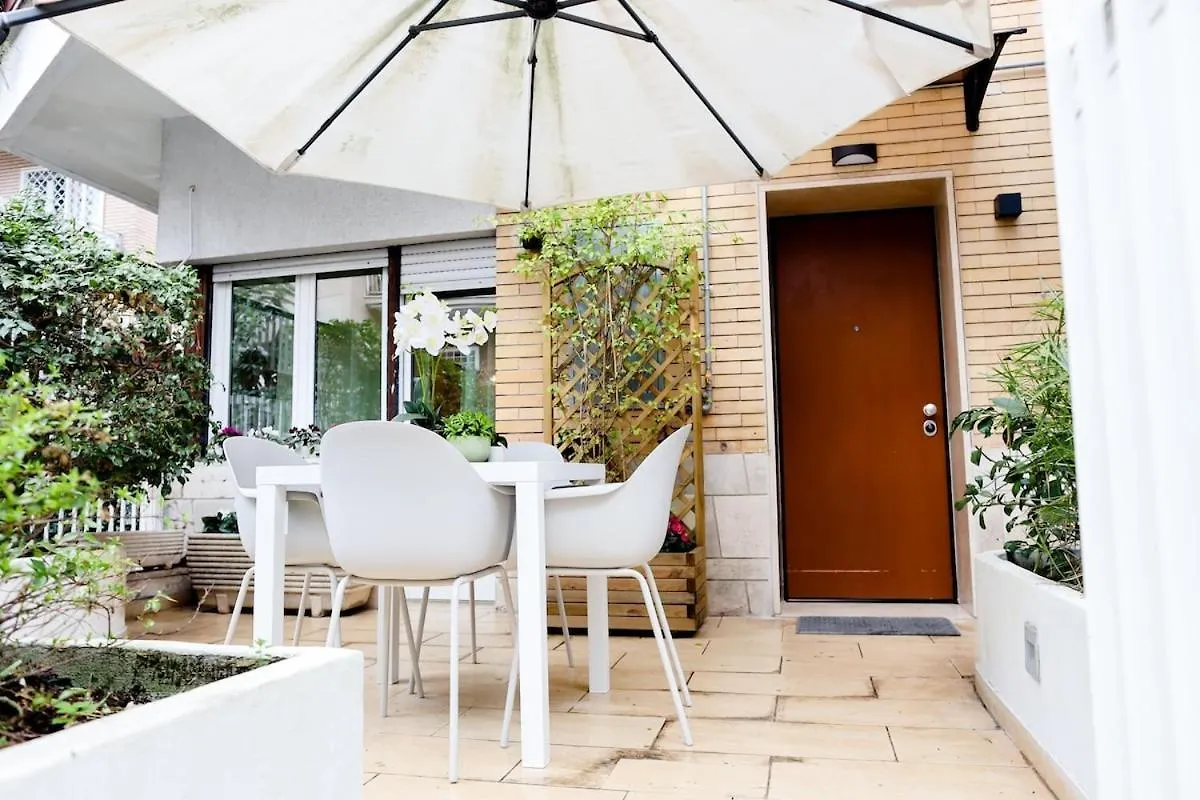 Cozy Suite With Private Patio In Vatican Appiano Rom
